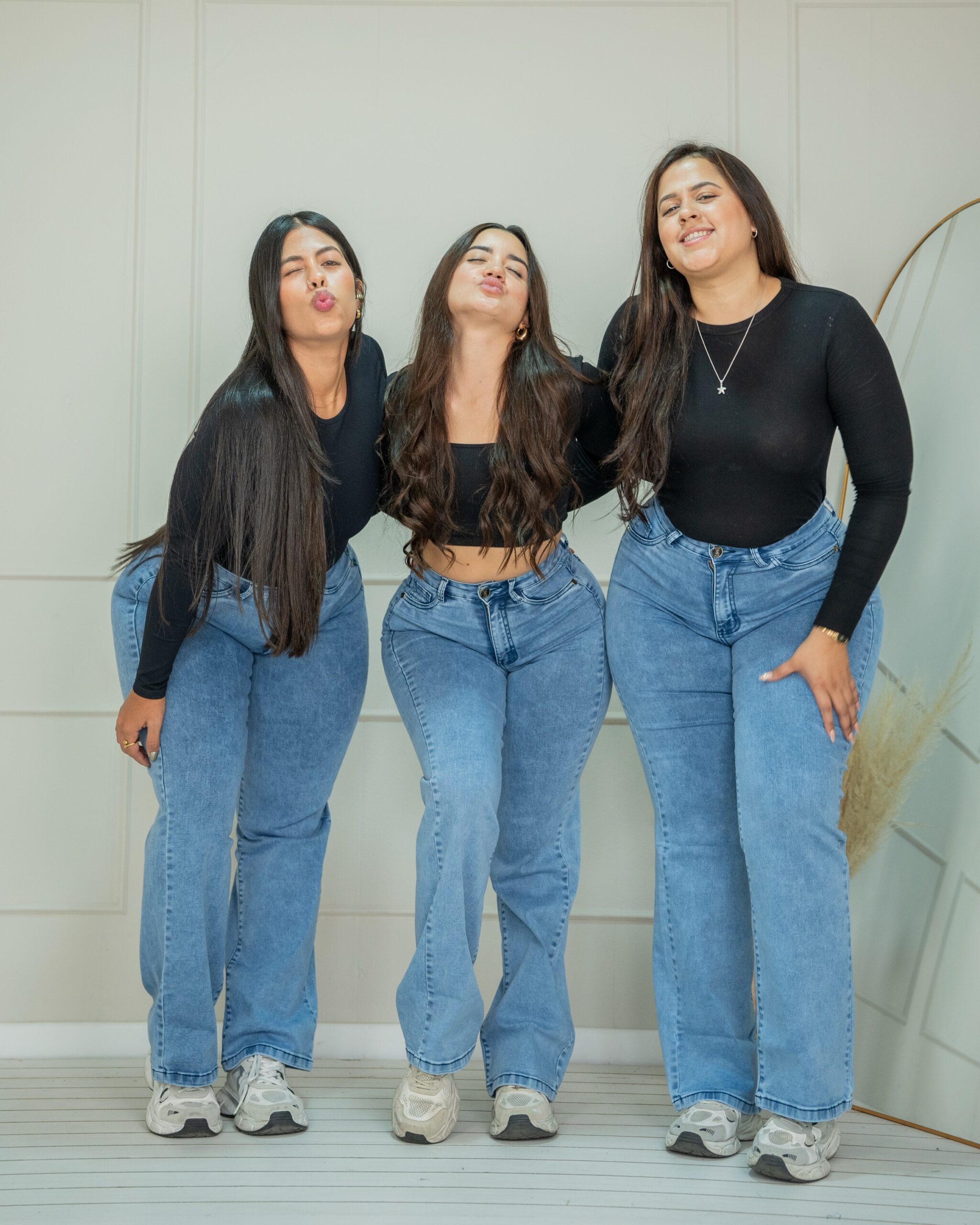 femmenina-a16-23-2
